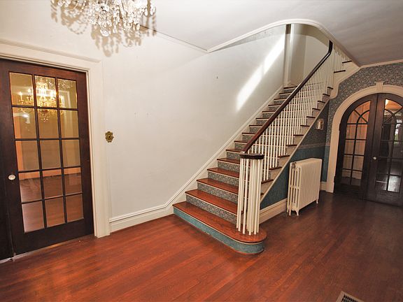 2nd image of 565 Glovenia St