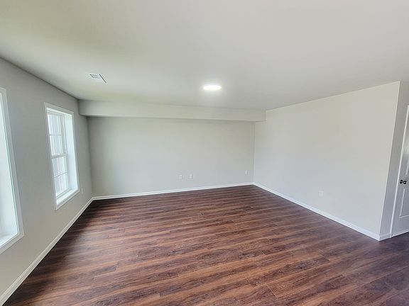 3rd image of 234 Rojan Rd