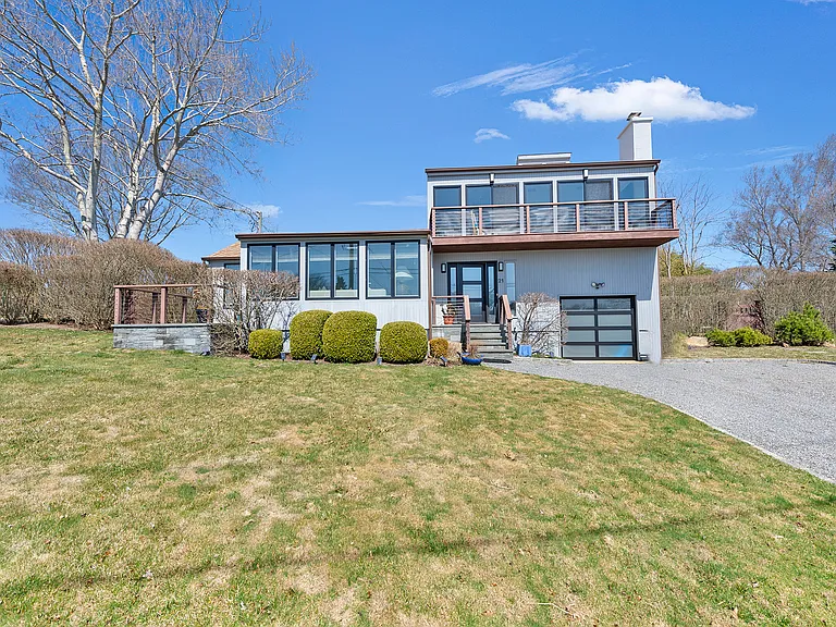 23 Landing Ln — Photo 1