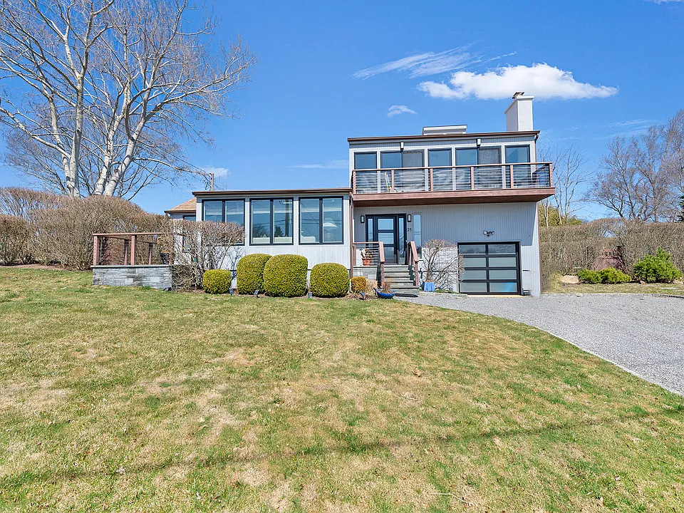 23 Landing Ln