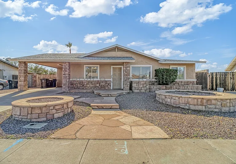 1158 W Hillview St — Photo 1