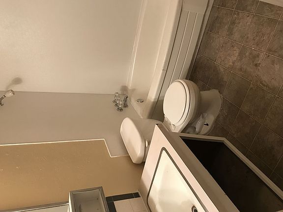 5th image of 1676 Riviera Dr