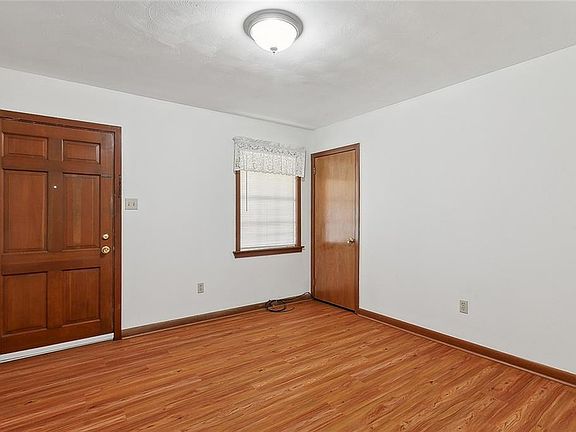 4th image of 580 Roseland Pkwy
