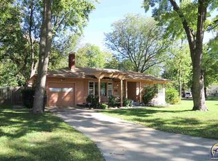 3200 SW Sena Dr, Topeka, KS 66604