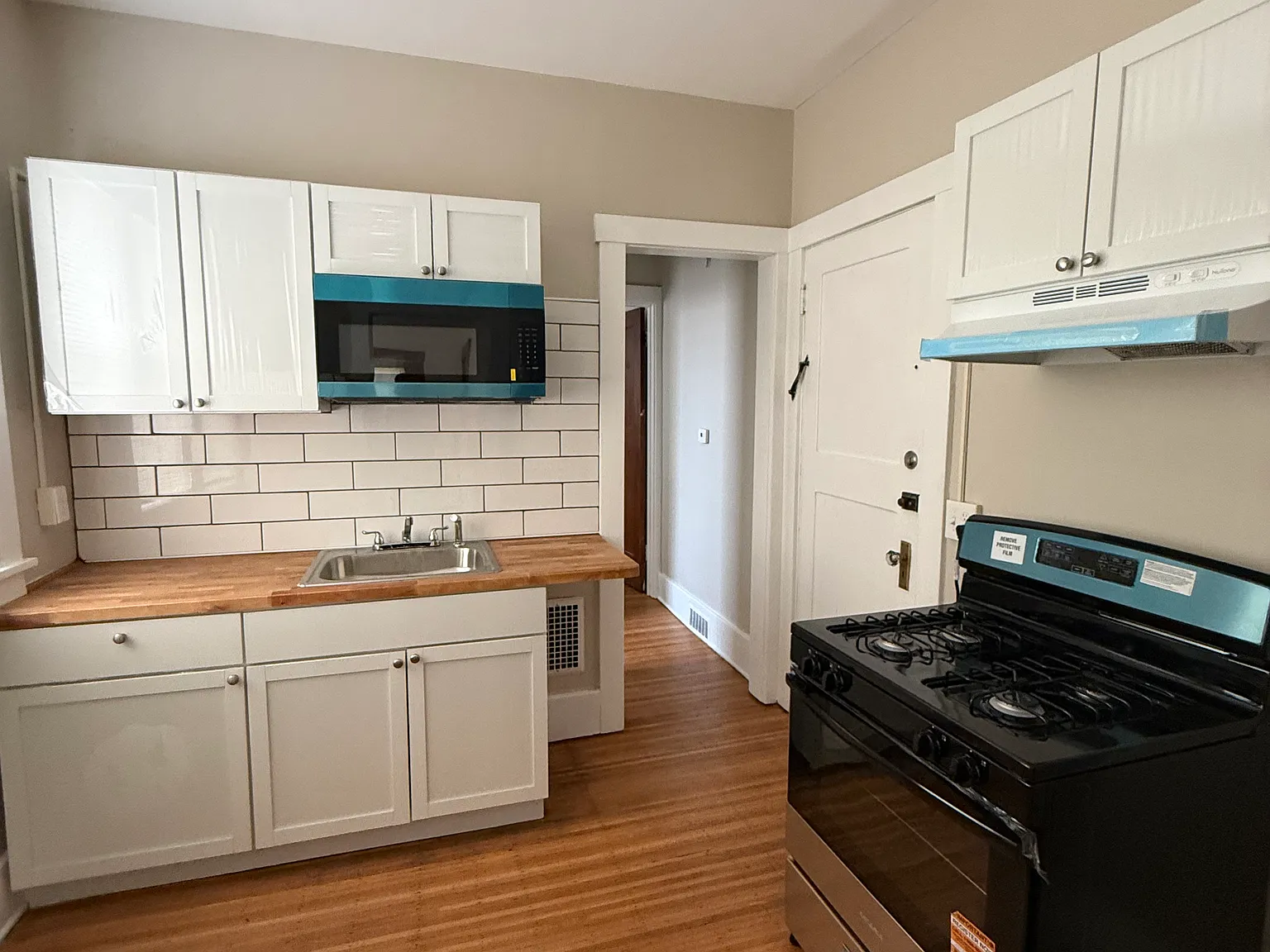 1 bed, 1000 sqft, $1,225 — Photo 2