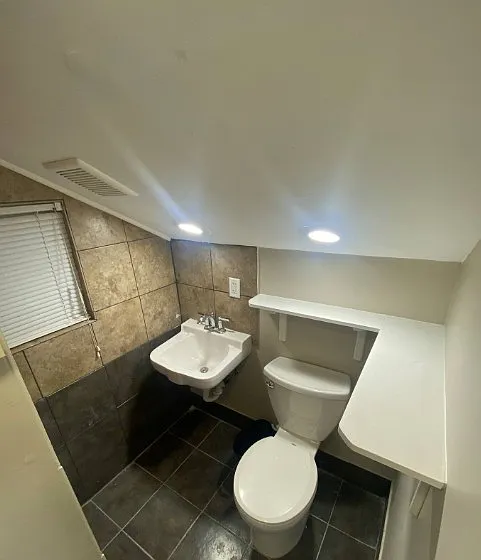 1110 Saint Anthony St #B — Photo 8