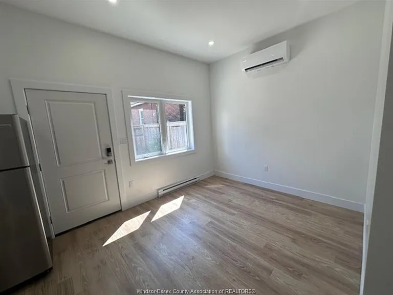1227 Curry Ave — Photo 3