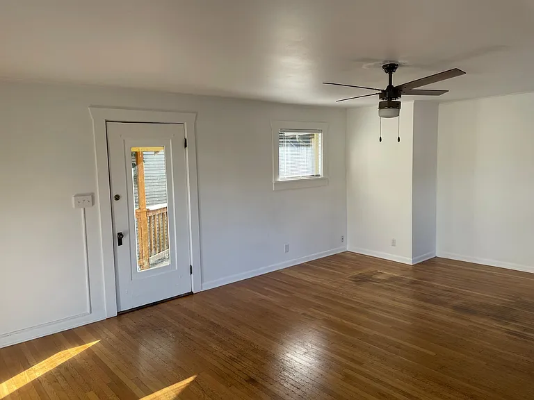 2239 1/2 Boylston Ave E — Photo 3