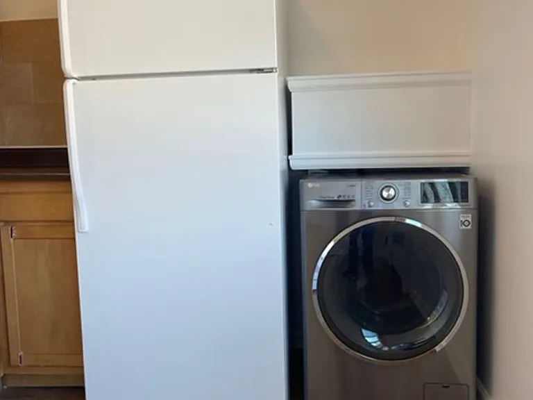 The Fern Flats - Newly Renovated in 2024 with in-unit Washer and Dryer! — Photo 22