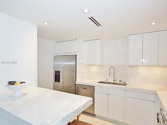 2nd image of 100 Bayview Dr APT 308