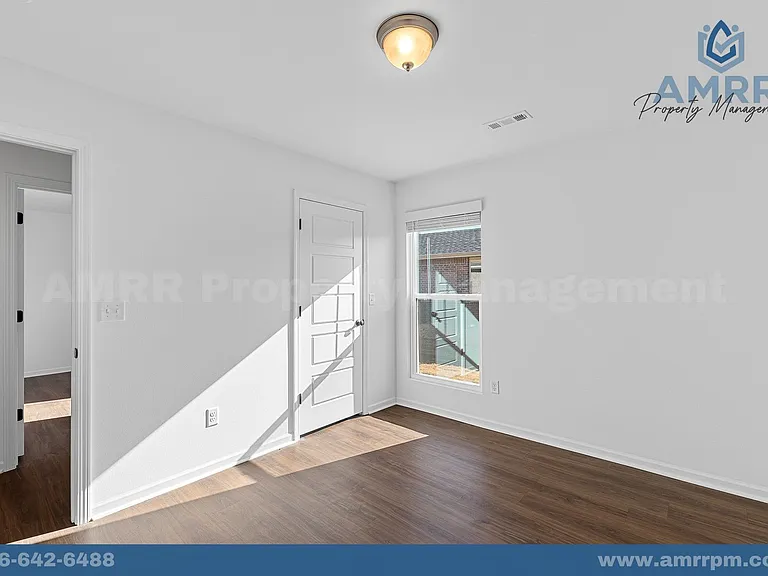 125 SW Vicki St — Photo 6
