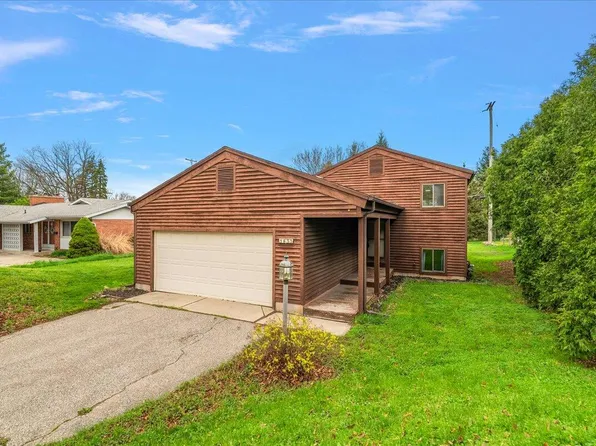 1833 Lake Michigan Dr NW, Grand Rapids, MI 49504