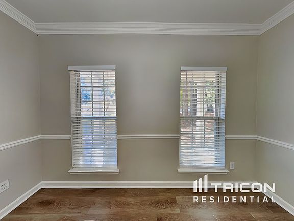3rd image of 120 Rock Glen Ct