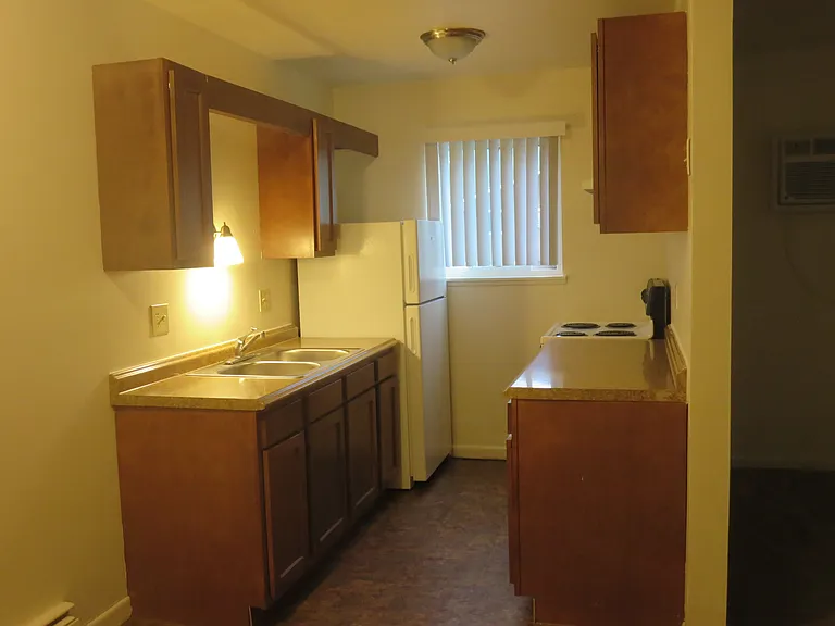Woodfield Apartments — Photo 6