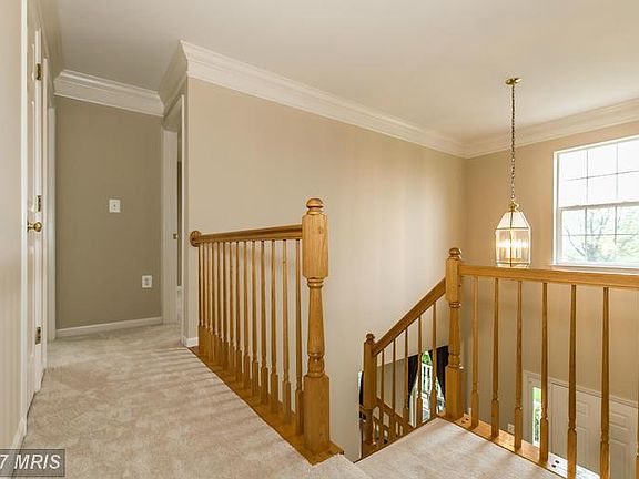 Upper hallway - NEW Carpet