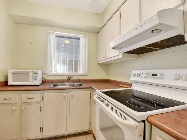 510 Lake Shore Dr APT 35, West Palm Beach, FL 33403