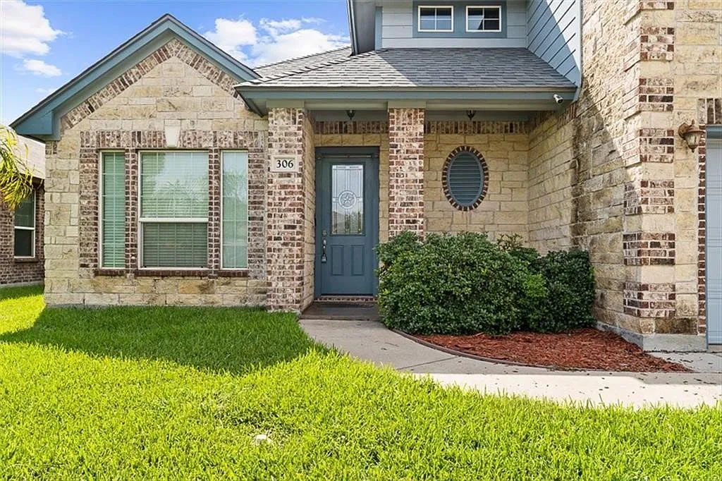 4 bed, 3.5 bath, 2355 sqft, $2,600 — Photo 4