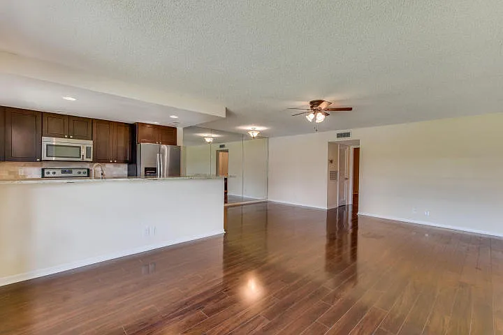 1 bed, 2.0 bath, 1122 sqft, $1,950 — Photo 3