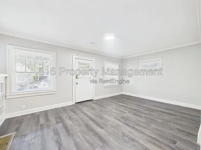 3310 Tracy Ave — Photo 2