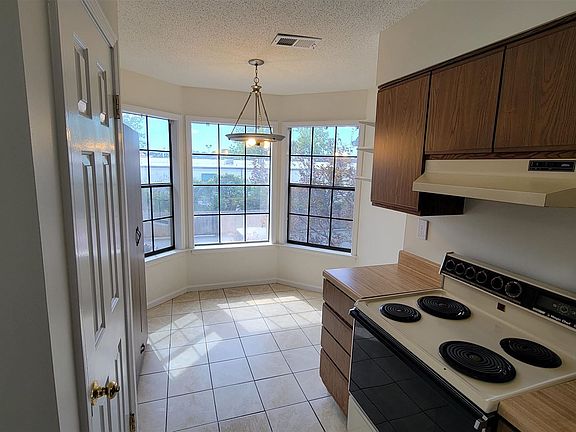 4th image of 6646 Pondside Cir
