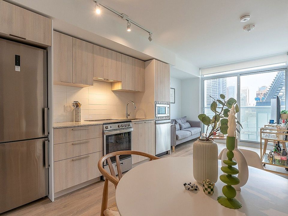 1st image of 501 Yonge St #1