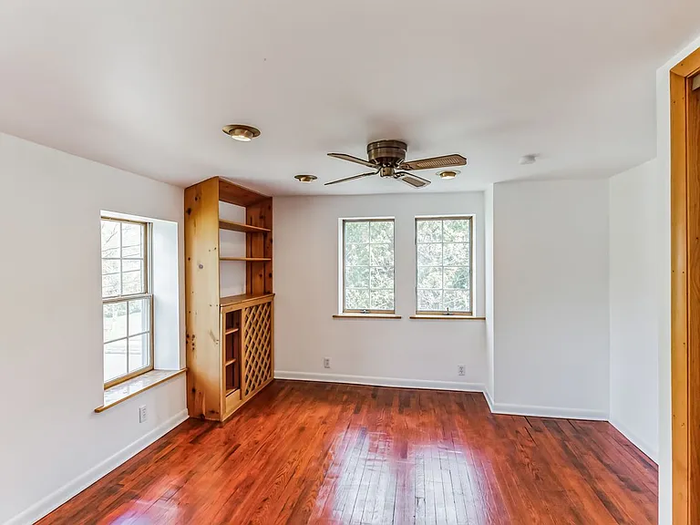 1425 N Line St — Photo 27