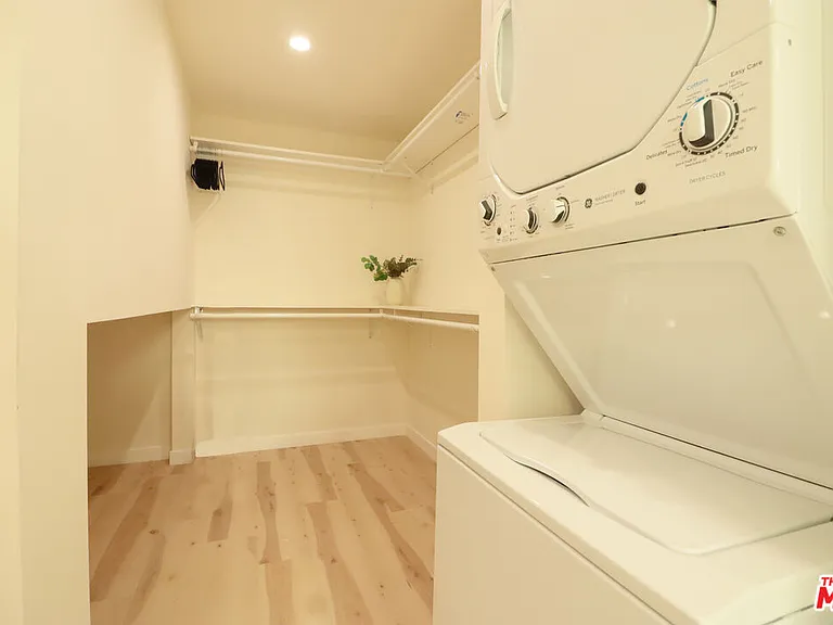 9024 Phyllis Ave #D — Photo 16