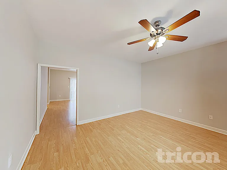 805 Stratford Rd — Photo 5