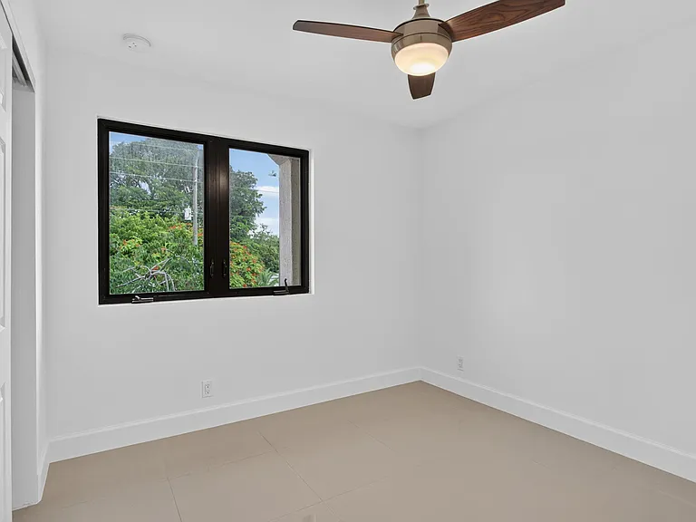 444 NW 41st St — Photo 6