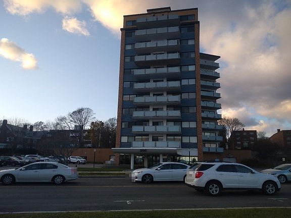 3rd image of 300 Lynn Shore Dr APT 208