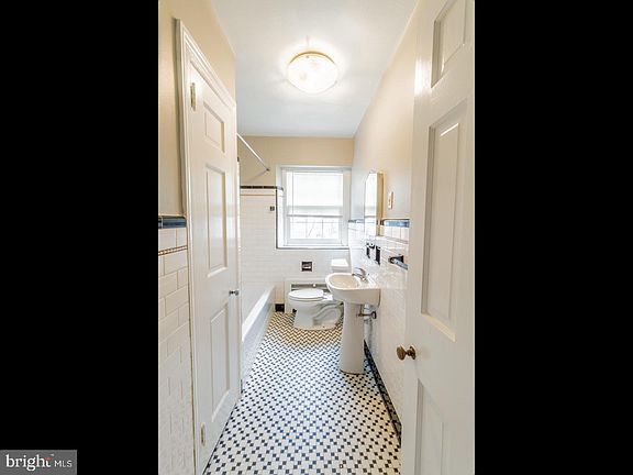 5th image of 711 N Broom St APT 8