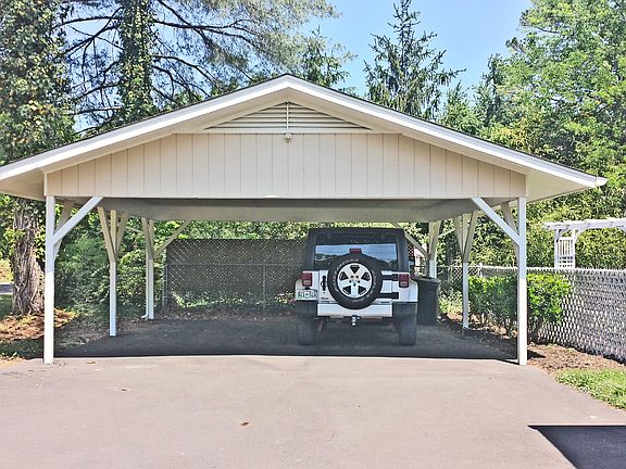 2nd image of 7117 Hampshire Dr