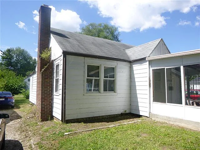 Building Photo - 2013 N Ball Ave