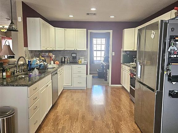 5th image of 31 Lake Crest Dr