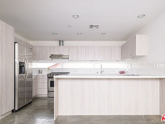 2nd image of 660 Rose Ave APT 2