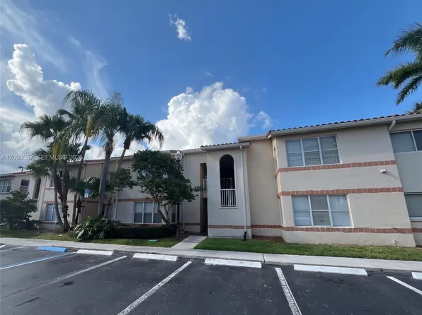 3470 N Pinewalk Dr N #216, Pompano Beach, FL 33063