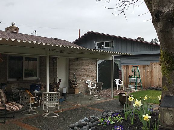 3rd image of 2308 Oak Dr