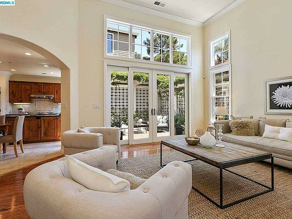 4th image of 2 Woodside Glen Ct