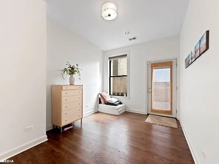 353 W Chicago Ave #4E — Photo 6