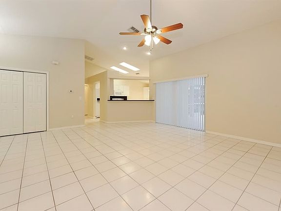 3rd image of 1447 Meres Blvd