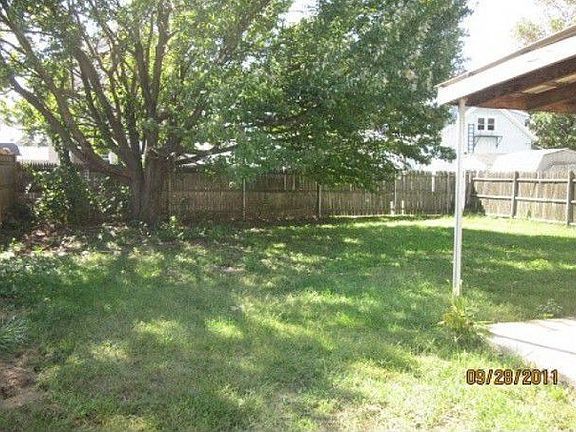 4th image of 161 Grosvenor Ave