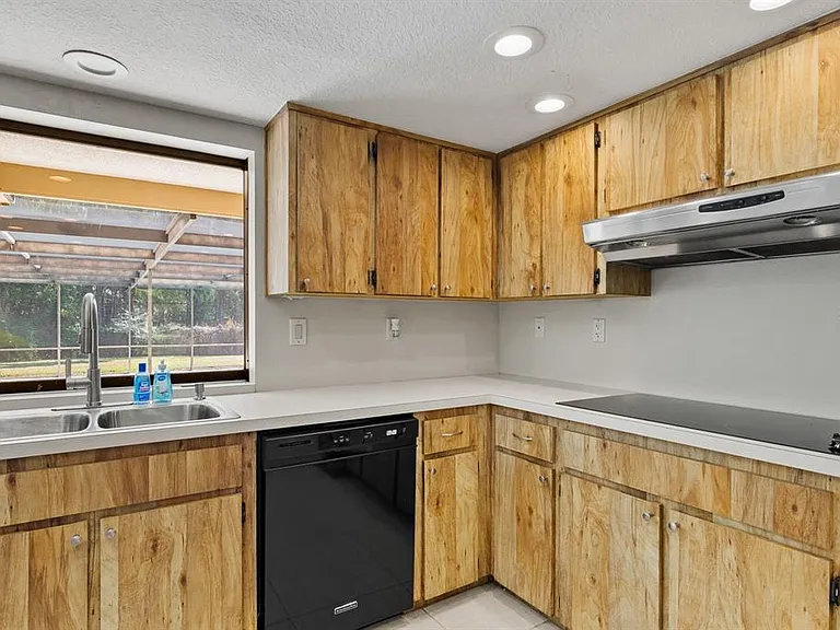 10206 Lakeview Dr — Photo 9