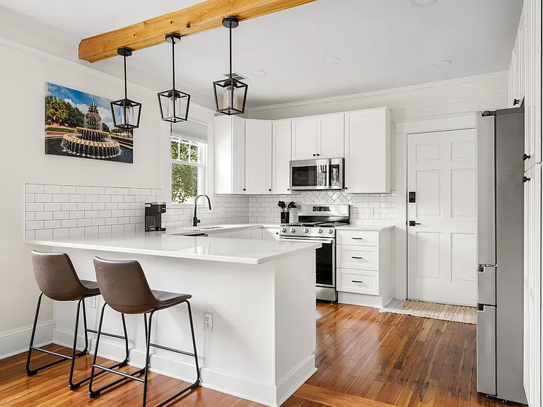 1133 King St — Photo 2