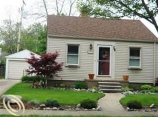 18996 Kenosha St, Harper Woods, MI 48225