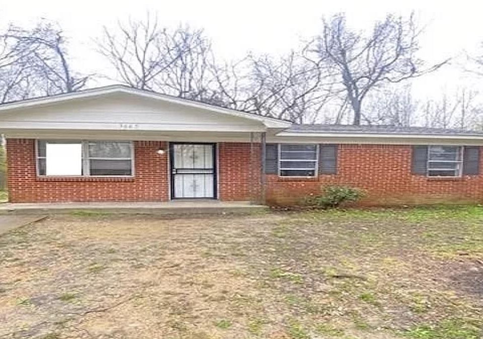 1st image of 3665 Royal Wood Dr