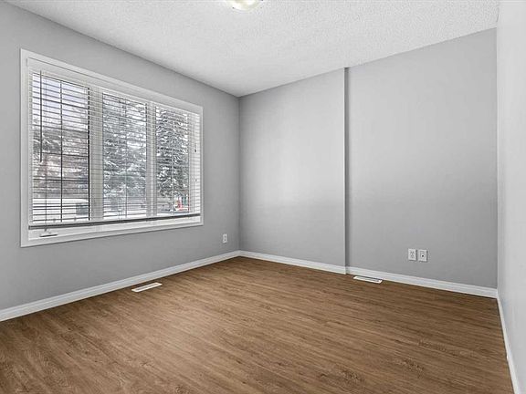 3rd image of 3101 E 39th St SW