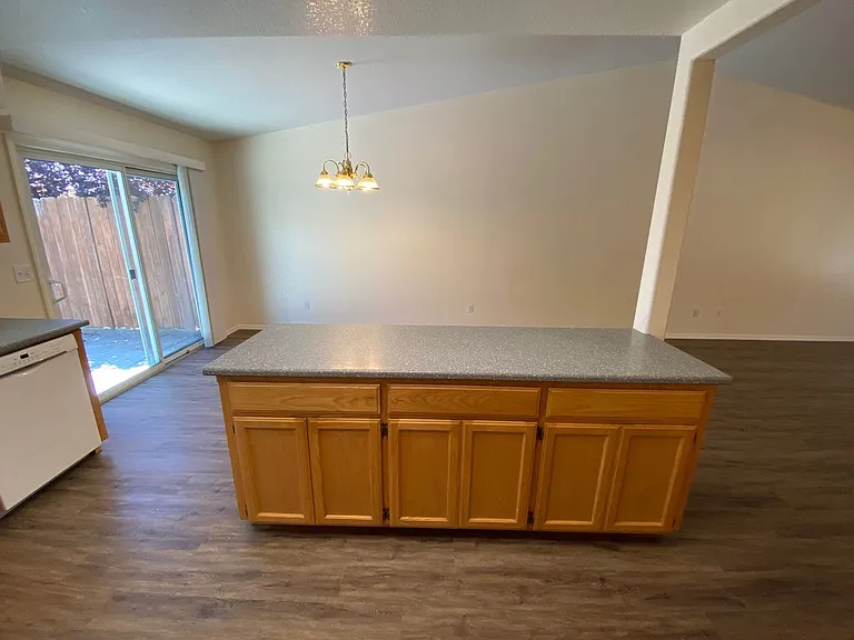 709 Creston Rd — Photo 12