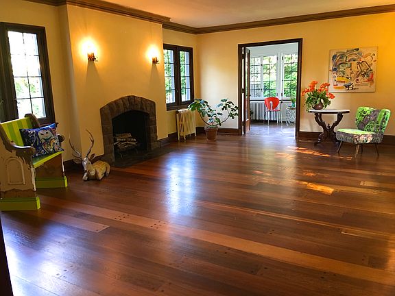 Ball room-sized living room