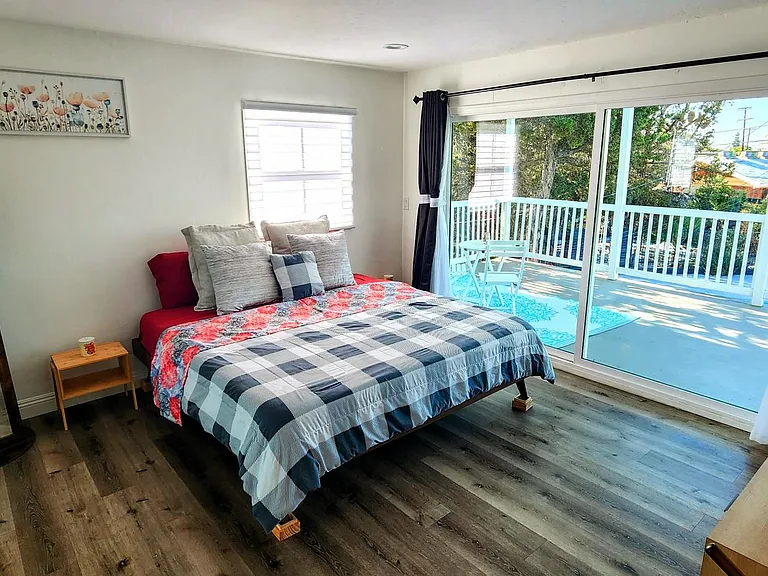 2548 E Wilson Ave — Photo 30