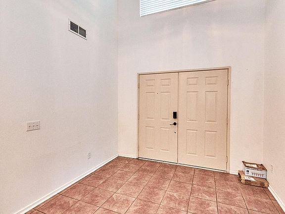 2nd image of 3005 Briarhaven Ln